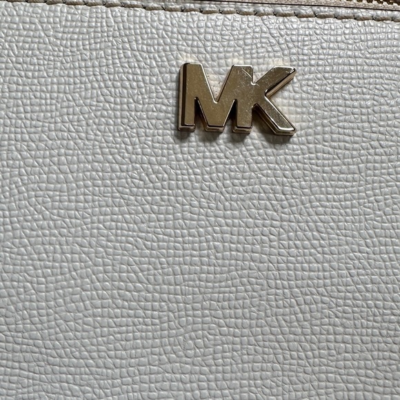 Michael Kors ivory/gold Crossbody bag - Picture 13 of 16